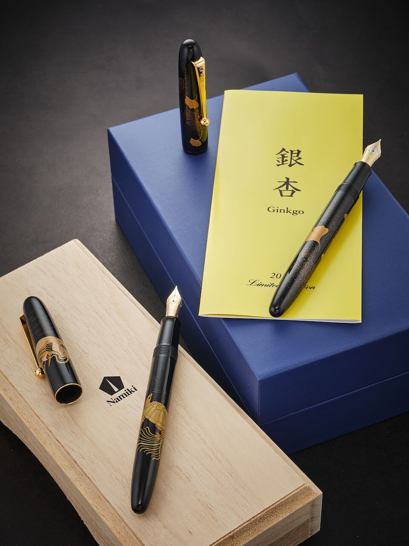 [NO RESERVE] NAMIKI | YUKARI 'GINKO' & 'CRANE & TURTLE', A SET OF TWO LIMITED EDITION AND LIMITE...: [NO RESERVE] NAMIKI | YUKARI 'GINKO' & 'CRANE & TURTLE', A SET OF TWO LIMITED EDITION AND LIMITED PRODUCTION TOGIDASHI-HIRA MAKI-E AND LACQUER FOUNTAIN PENS, BY KOKKOKAI COLLECTIVE, CIRCA