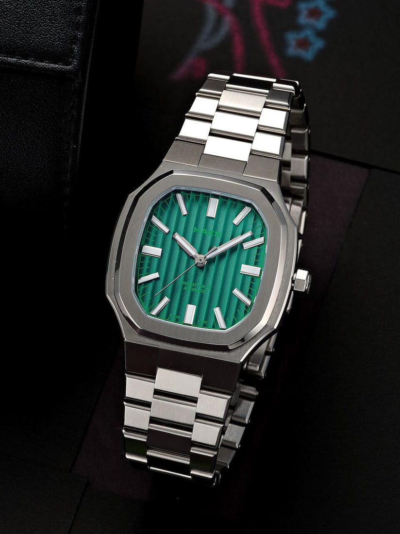 [NO RESERVE] MAEN X HOROVERSE | MANHATTAN 37 'NEON CITY', A BRAND NEW LIMITED EDITION STAINLESS ...: [NO RESERVE] MAEN X HOROVERSE | MANHATTAN 37 'NEON CITY', A BRAND NEW LIMITED EDITION STAINLESS STEEL BRACELET WATCH, CIRCA 2024 Case No: Limited No.95/100 Calibre: SW200-1, automatic, signed Dial: Ne