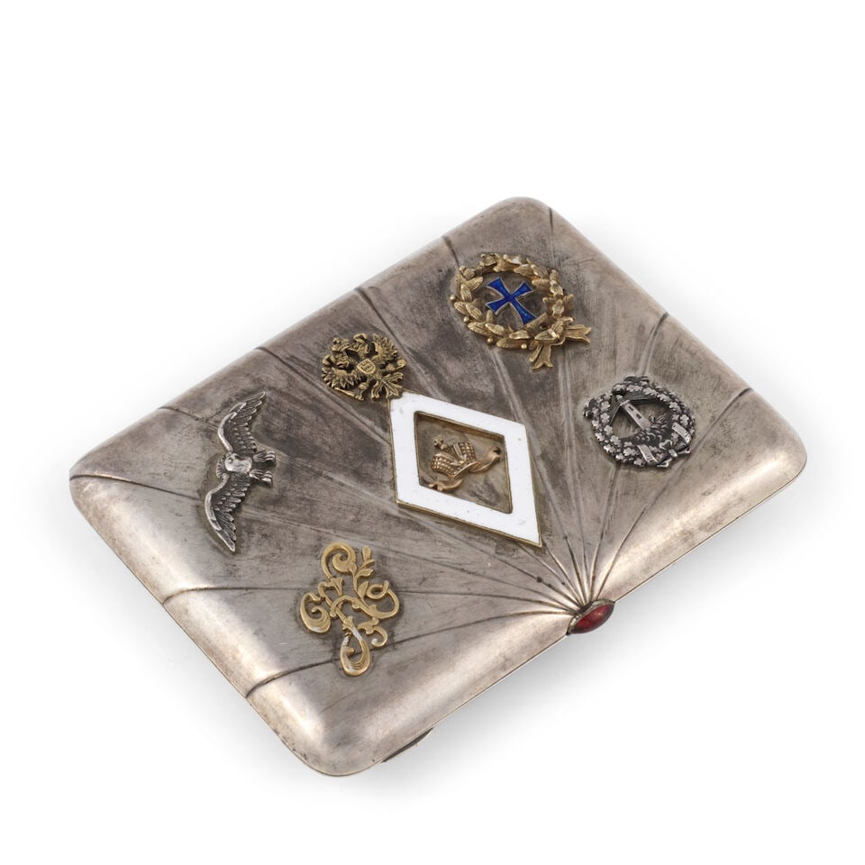 Boîte à cigarettes russe en vermeil et décor en émail A Russian silver-gilt ... - 2