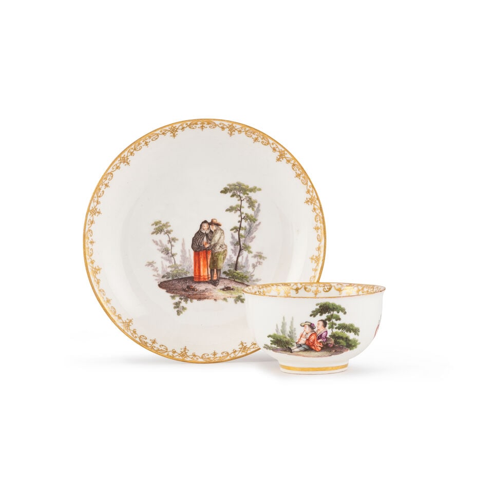 Deux bols à thé et soucoupes en porcelaine de Meissen, circa 1745Two Meissen teabowls ... - 2