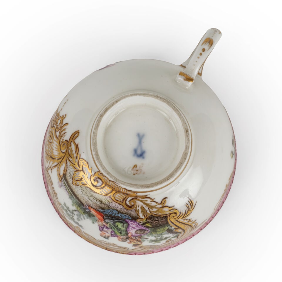 Tasse en porcelaine de Meissen, vers 1750 A Meissen cup, circa 1750 - 2