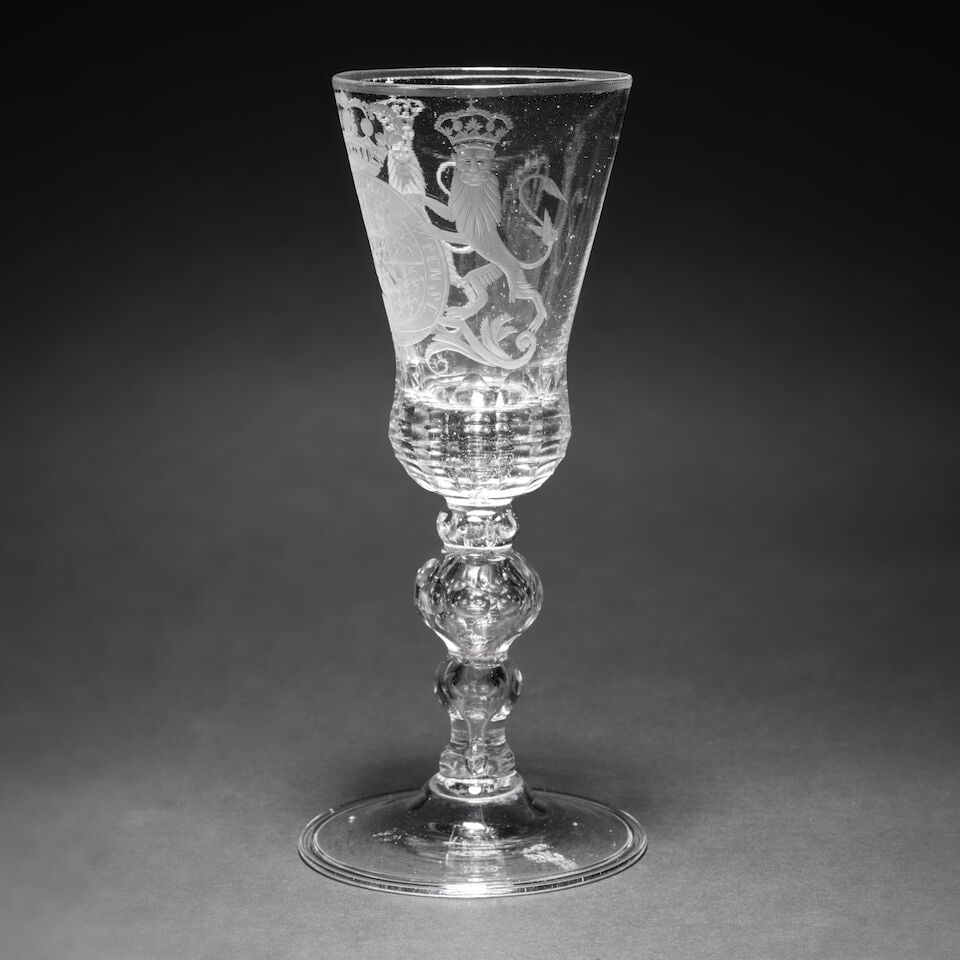 Coupe en verre de forme balustre hollandais, gravé d'armoiries royales, le verre saxon, ver... - 2