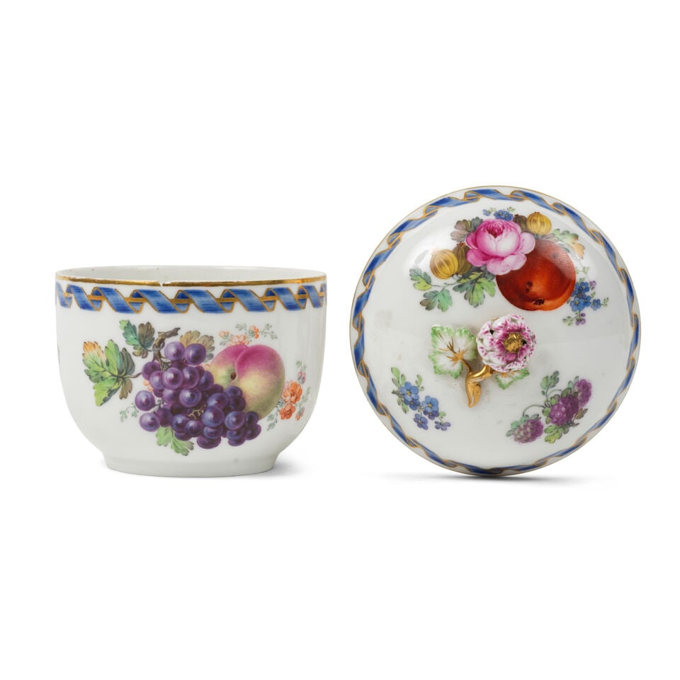 Sucrier couvert en porcelaine de Berlin K.P.M, vers 1780A Berlin K.P.M sugarbowl and cover, circ... - 2