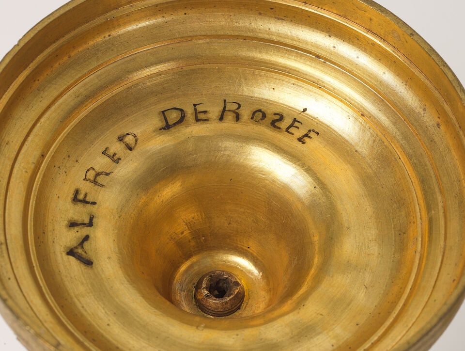 Paire de flambeaux en bronze doré et ciselé, première partie du XIXe siècleA... - 2