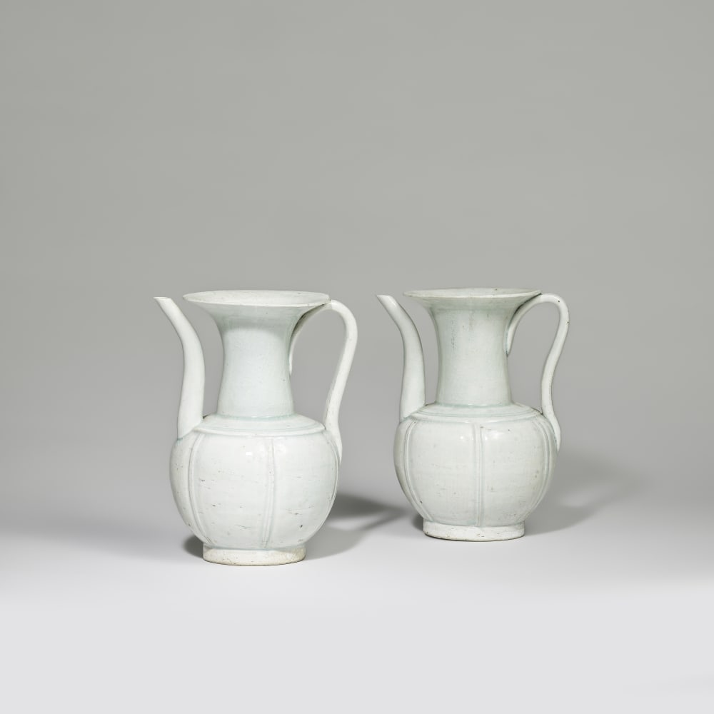 PAIRE DE VERSEUSES EN PORCELAINE QINGBAI Dynastie Song (960-1269) (2) (1 of 1)