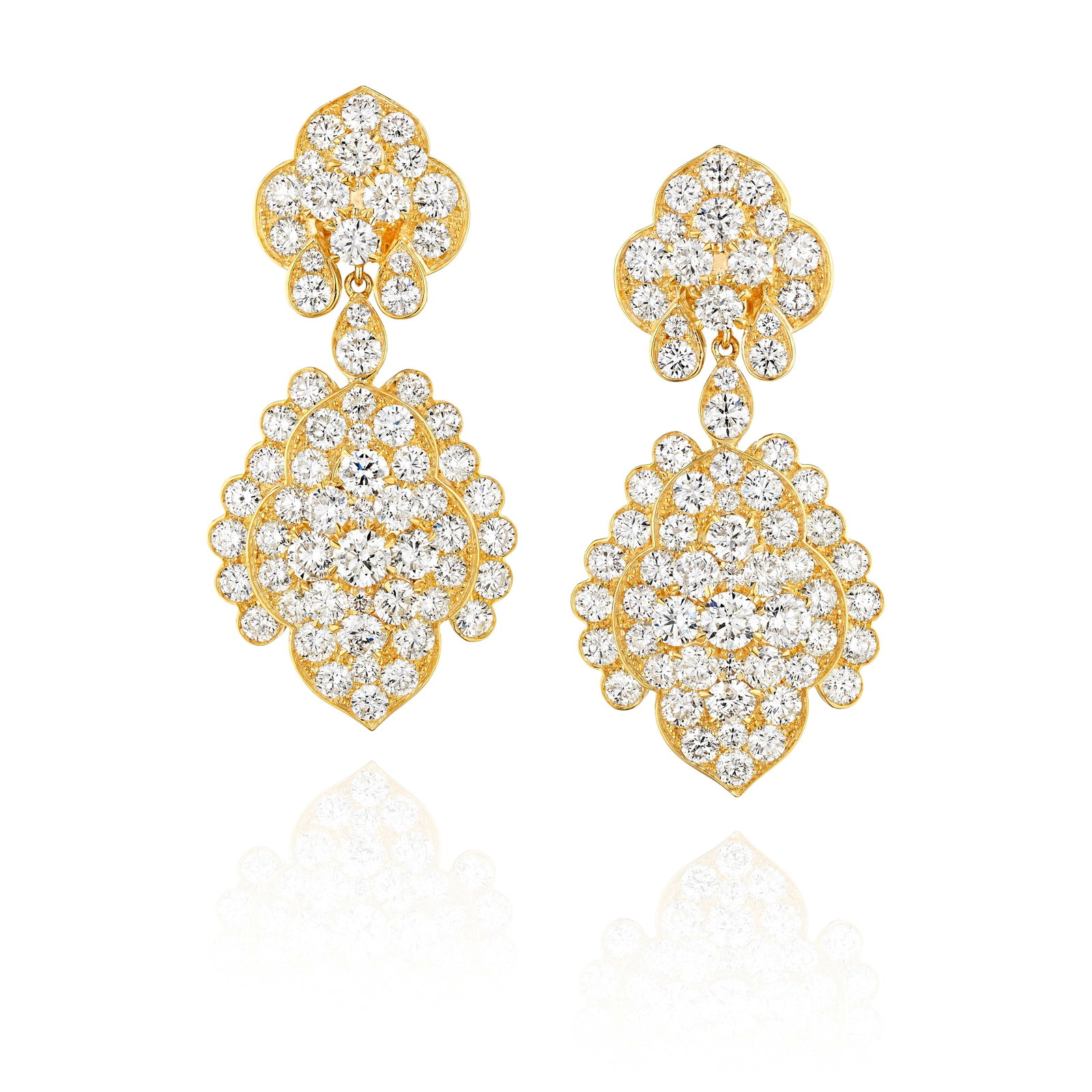 A PAIR OF DIAMOND EARRINGS (1 of 1)