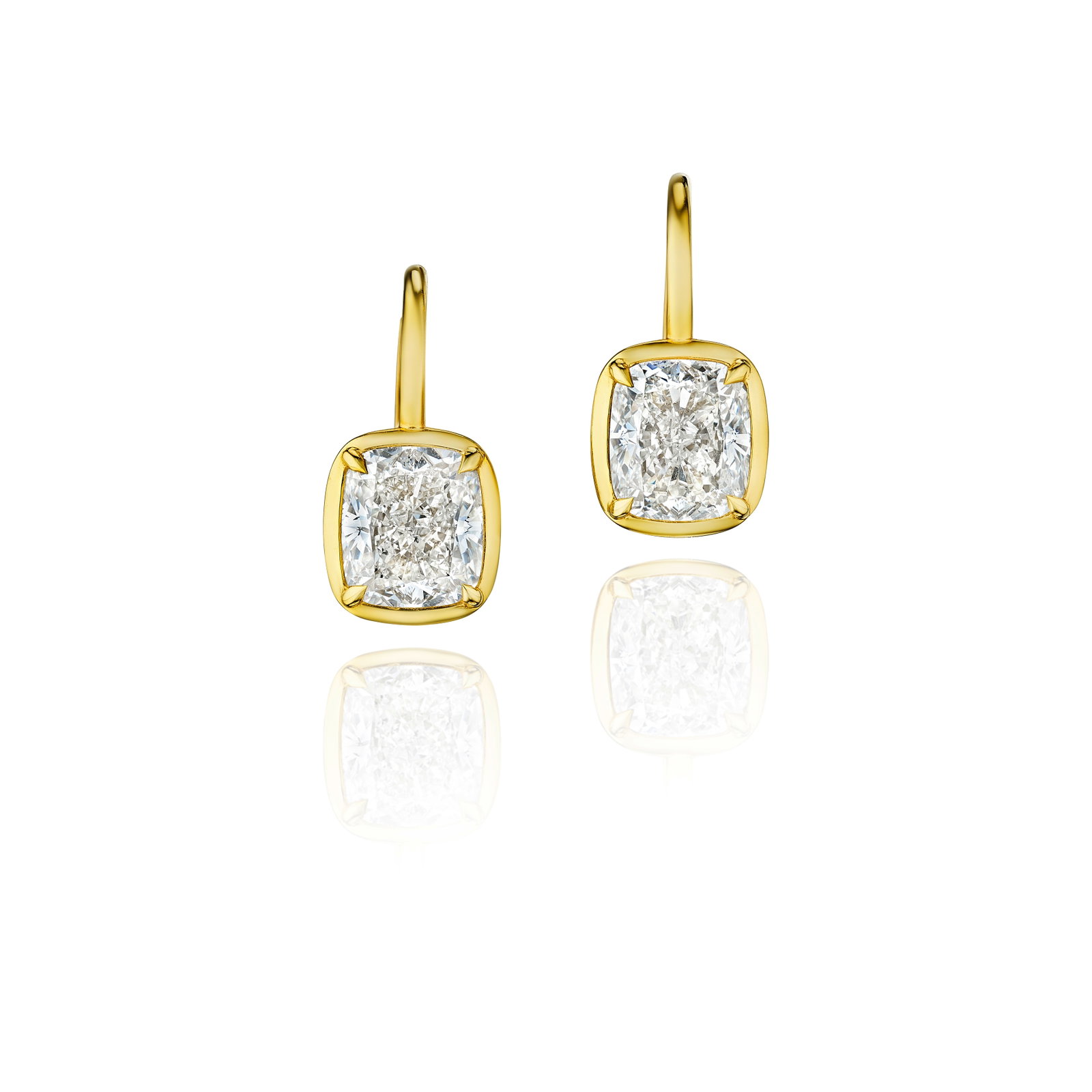 A PAIR OF DIAMOND EARRINGS (1 of 1)