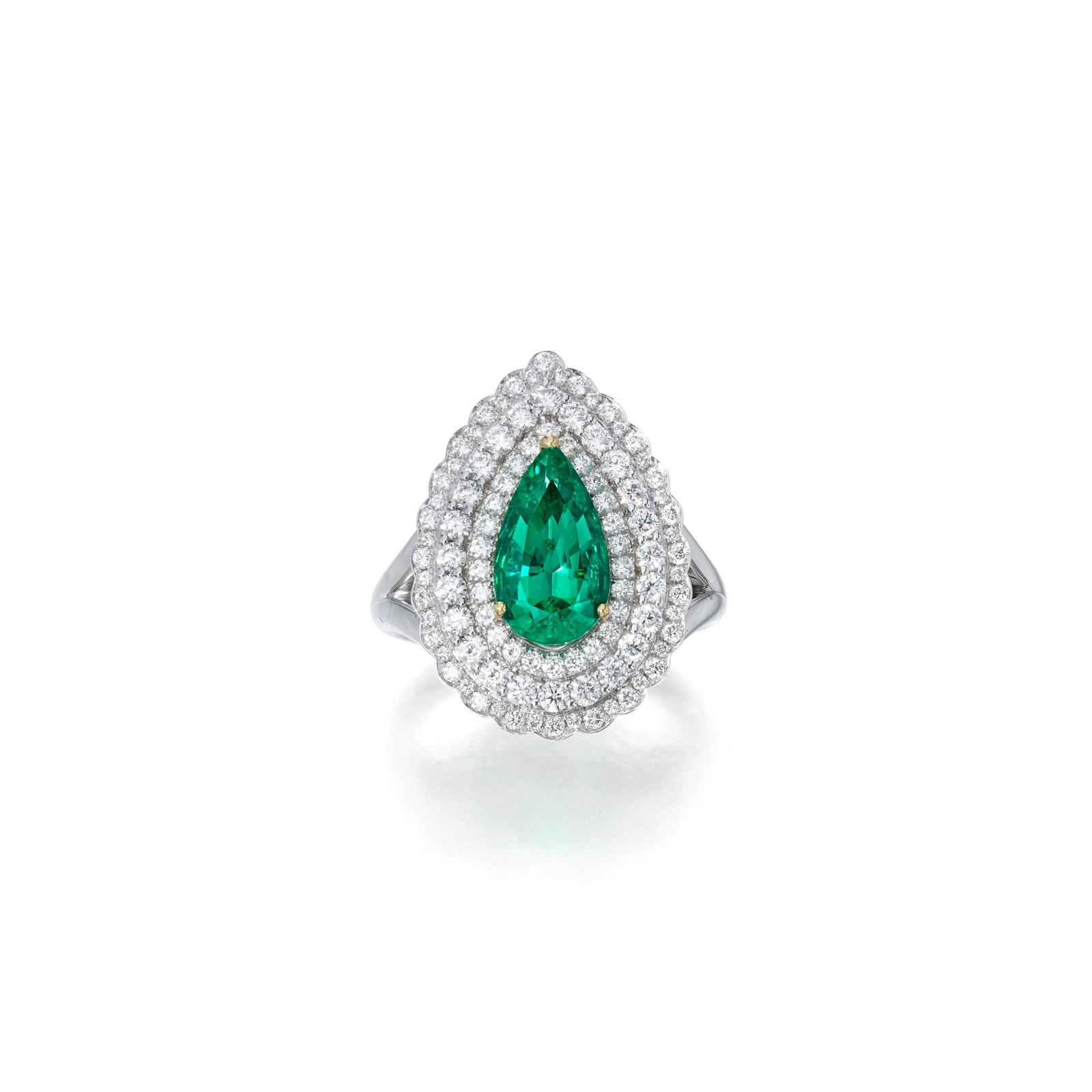 AN EMERALD AND DIAMOND RING (1 of 1)
