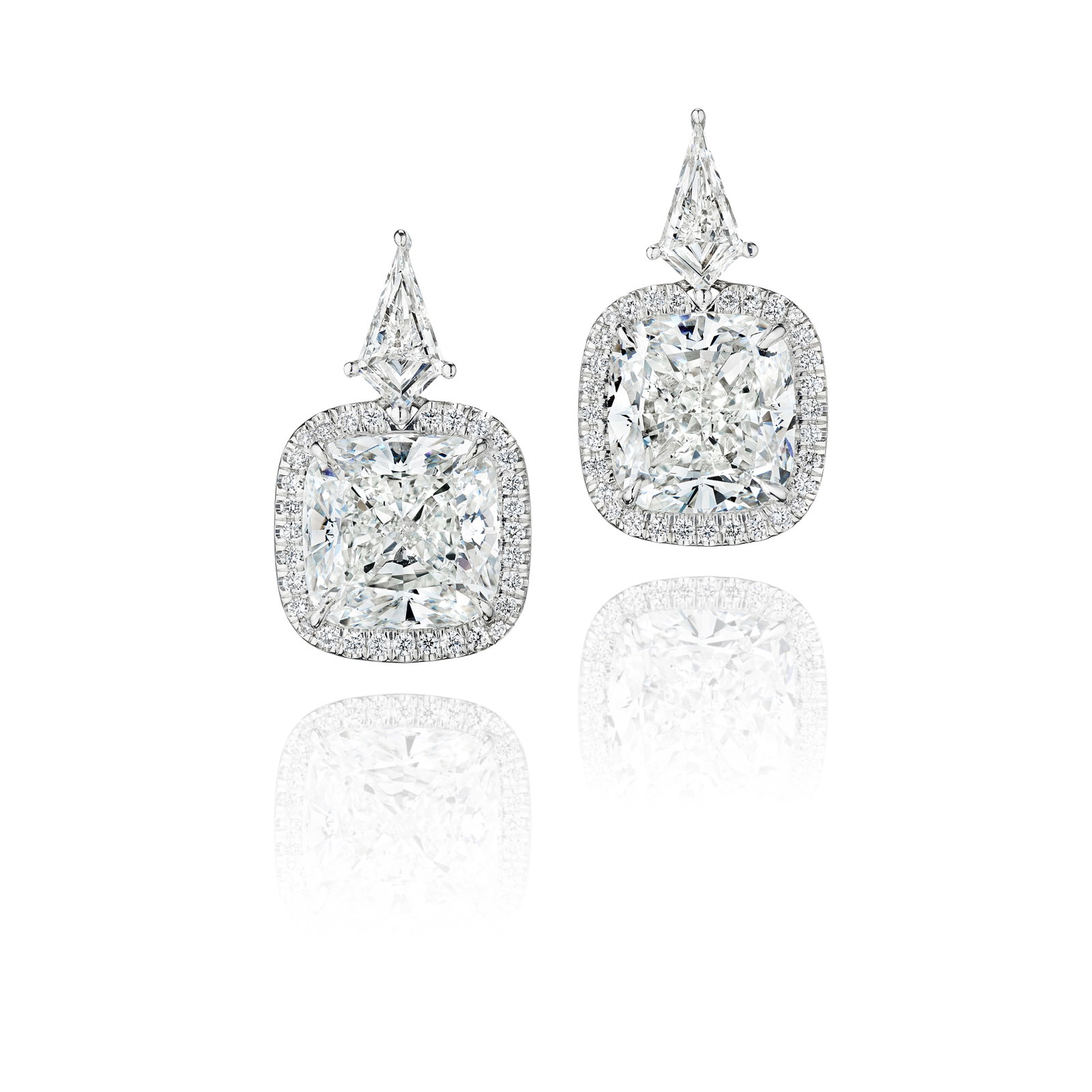 A PAIR OF DIAMOND EARRINGS (1 of 1)