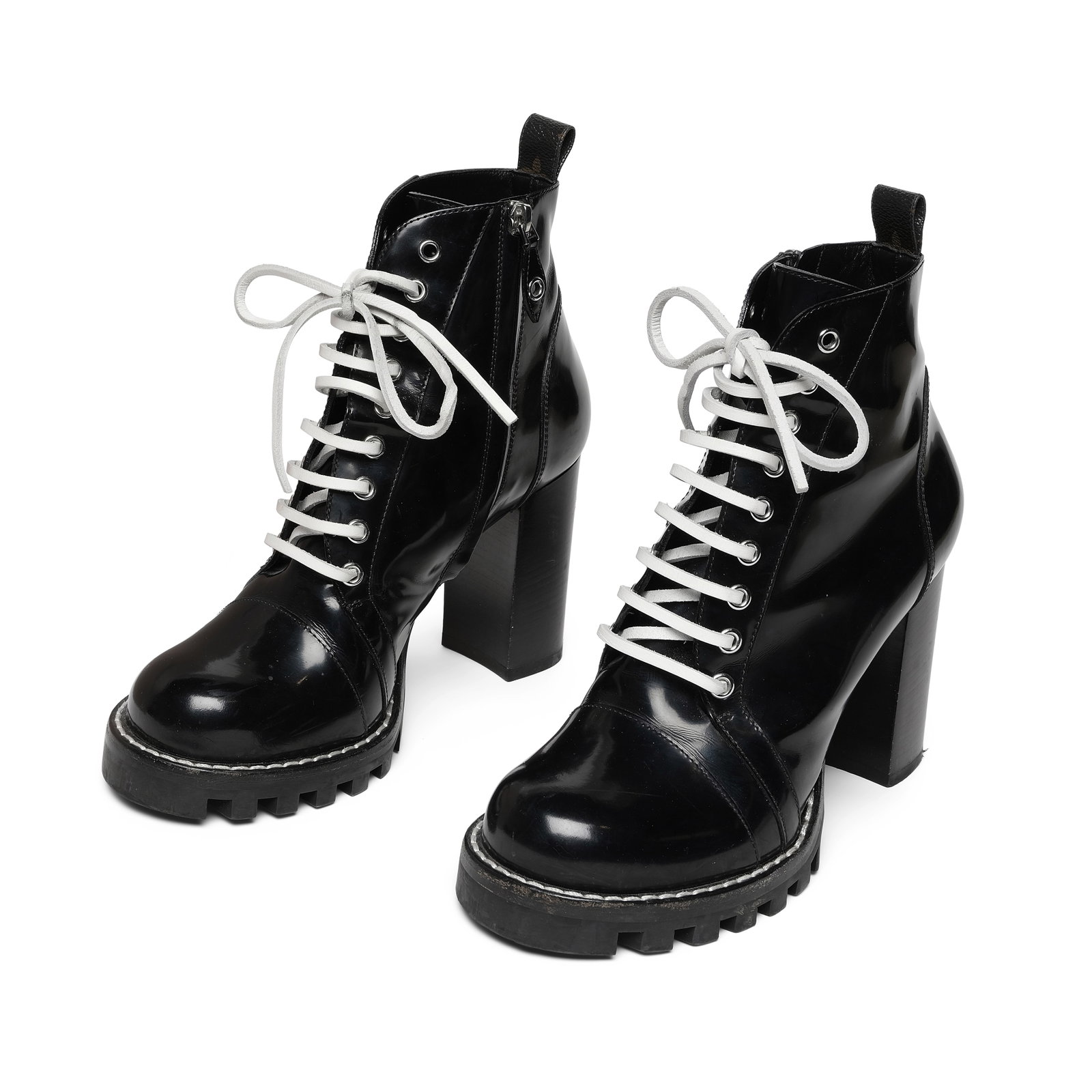 A PAIR OF LOUIS VUITTON BLACK GLAZED CALF LEATHER STAR TRAIL ANKLE BOOTS (1 of 1)