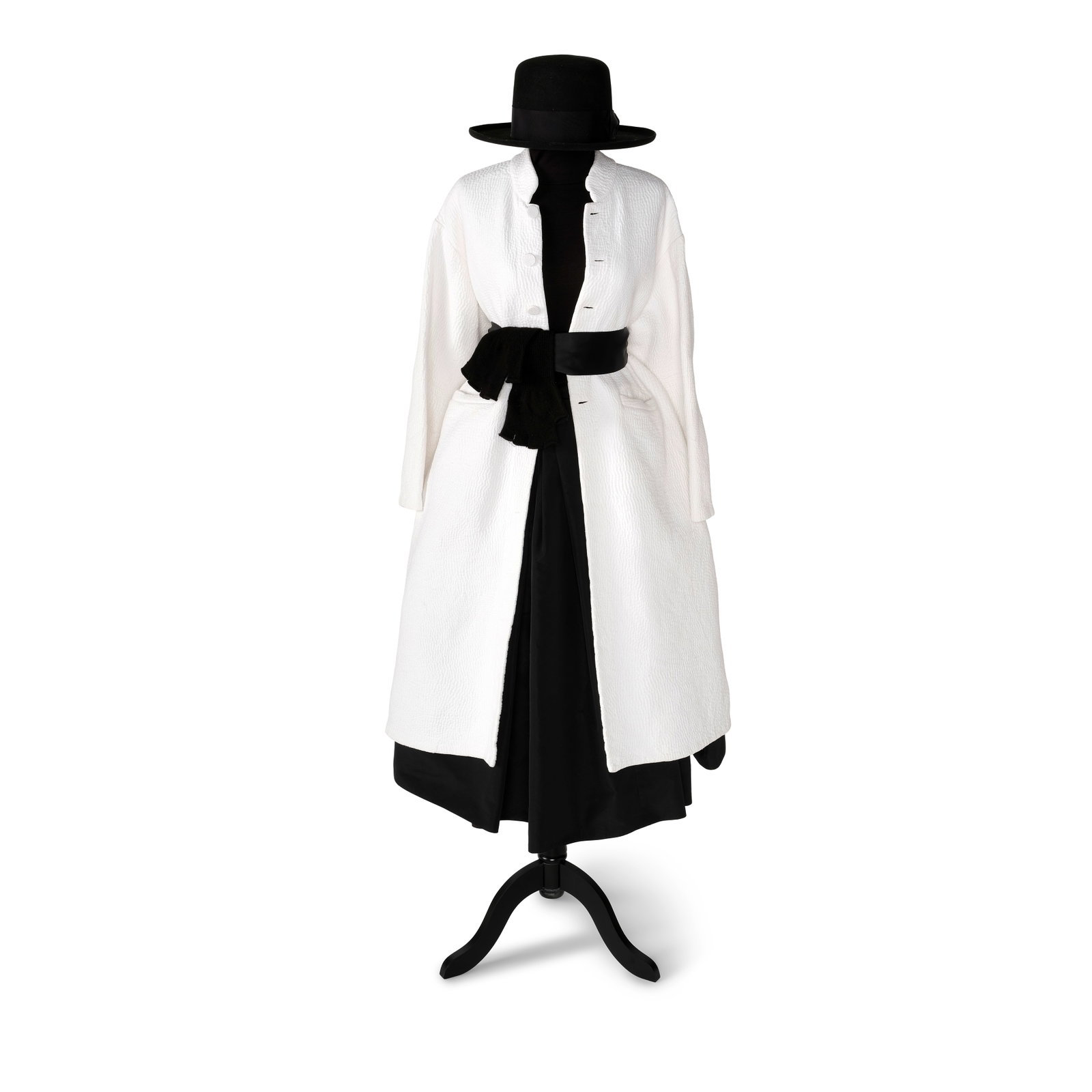 A BLACK AND WHITE ENSEMBLE WORN AT THE 45th AMERICAN FILM INSTITUTE LIFE ACHIEVEMENT AWARD EVENT (1 of 1)