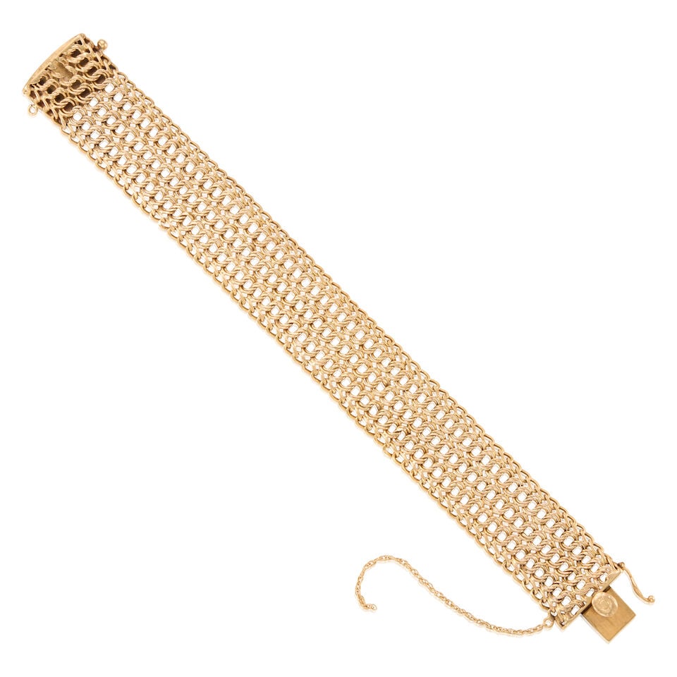 GOLD CHAIN BRACELET (1 of 2)