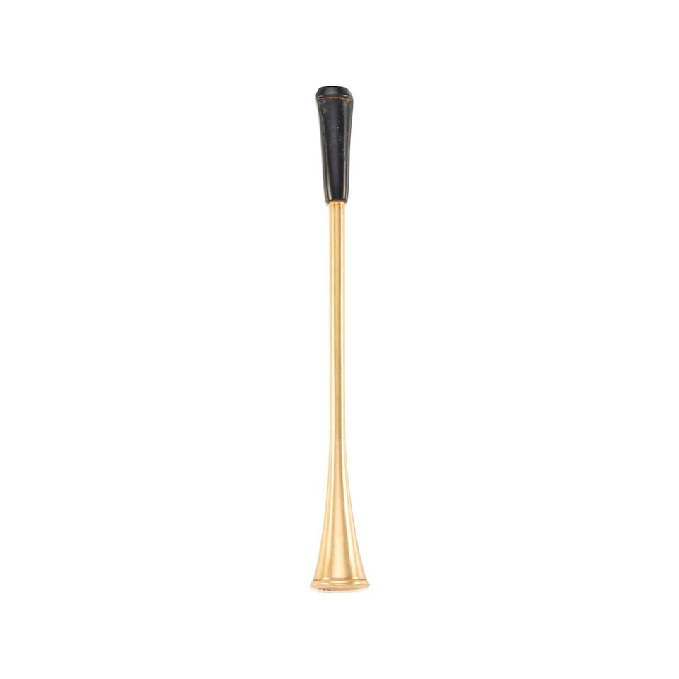 14K GOLD CIGARETTE HOLDER: 14K GOLD CIGARETTE HOLDER • 14K yellow gold • Resin mouthpiece • Lenth 4 5/16 in. • Estimated gross weight: 6.0 grams Footnotes: Overall condition, very good Metal stamped and 