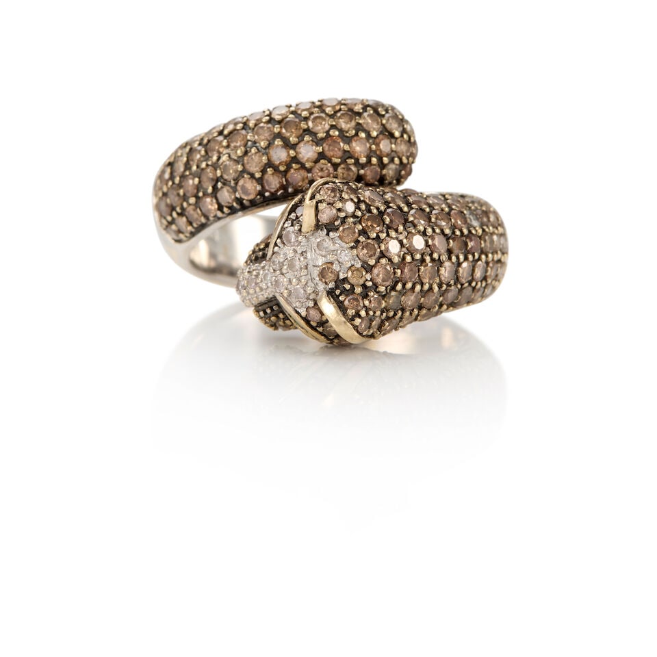 18K GOLD, DIAMOND, AND PERIDOT RING: 18K GOLD, DIAMOND, AND PERIDOT RING • 18K white gold • Numerous round shaped diamonds weighing approximately 2 - 2.50 carats total • Two round peridots weighing approximately 0.02