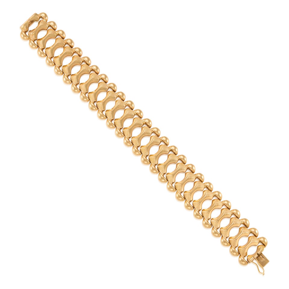 18K GOLD BRACELET, CIRCA 1960: 18K GOLD BRACELET, CIRCA 1960 • 18k yellow gold • Registered trademark number • Length 7 1/4 in. • Estimated gross weight: 33.4 grams Footnotes: Overall condition, very good Me