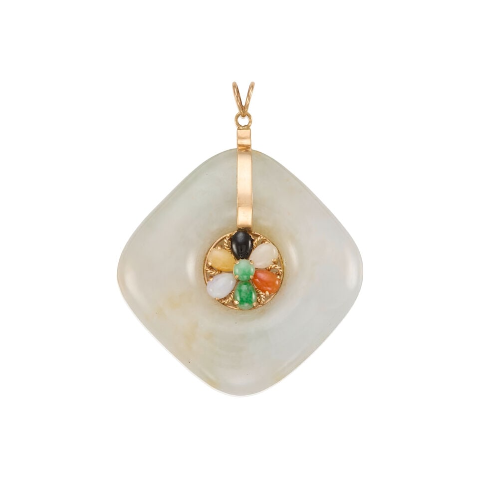14K GOLD AND JADE PENDANT: 14K GOLD AND JADE PENDANT • 14K yellow gold • One carved jade piece • 6 pear-shaped jade pieces measuring approximately 5.79mm x 4.58mm and one round shaped jade measuring 4.28mm in 