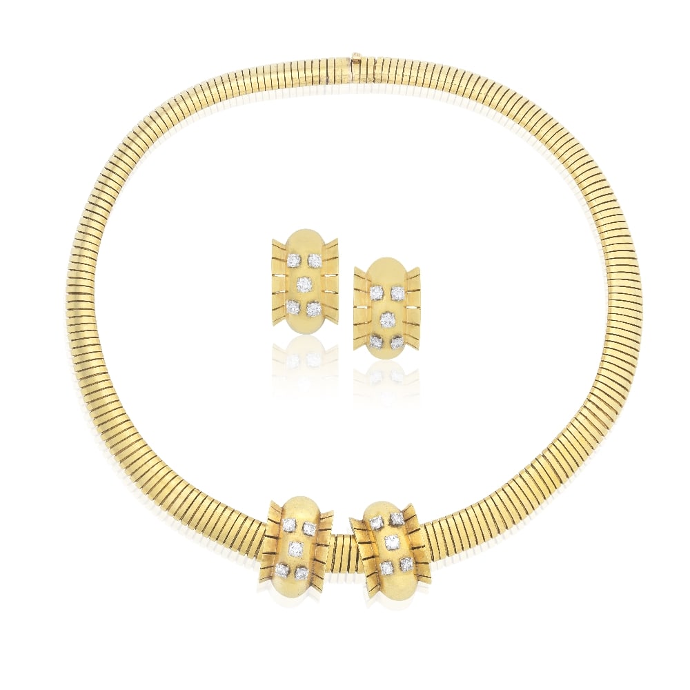 VAN CLEEF & ARPELS: TUBOGAS COLLAR, CIRCA 1950 (3): VAN CLEEF & ARPELS: TUBOGAS COLLAR, CIRCA 1950 The collar of continuous tubogas linking, each associated clip of bombé design, set with brilliant-cut diamonds, between radiating polished borders,