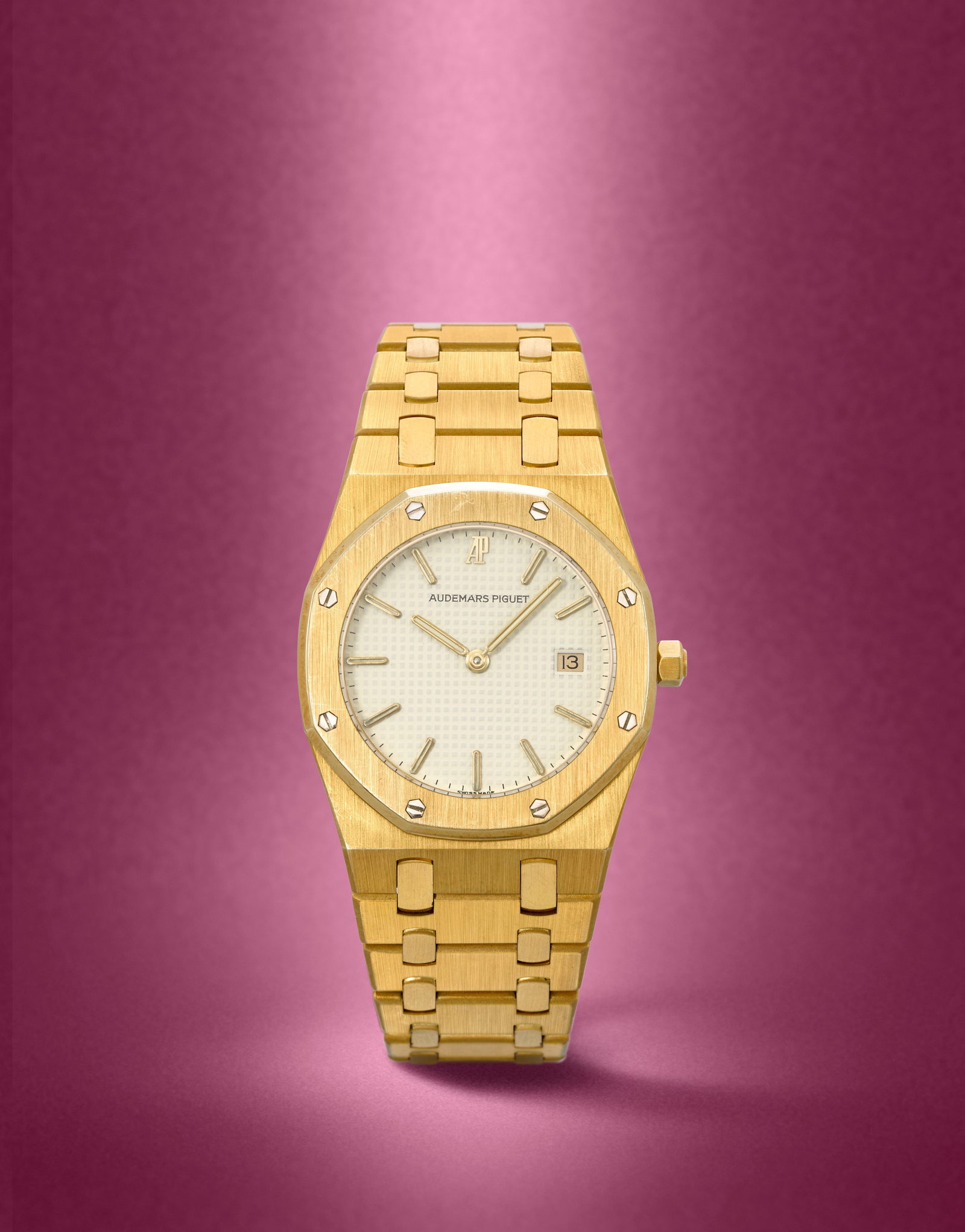 Audemars Piguet. A fine and rare 18K gold quartz calendar bracelet watch Royal Oak, Ref: 56175B... (1 of 1)