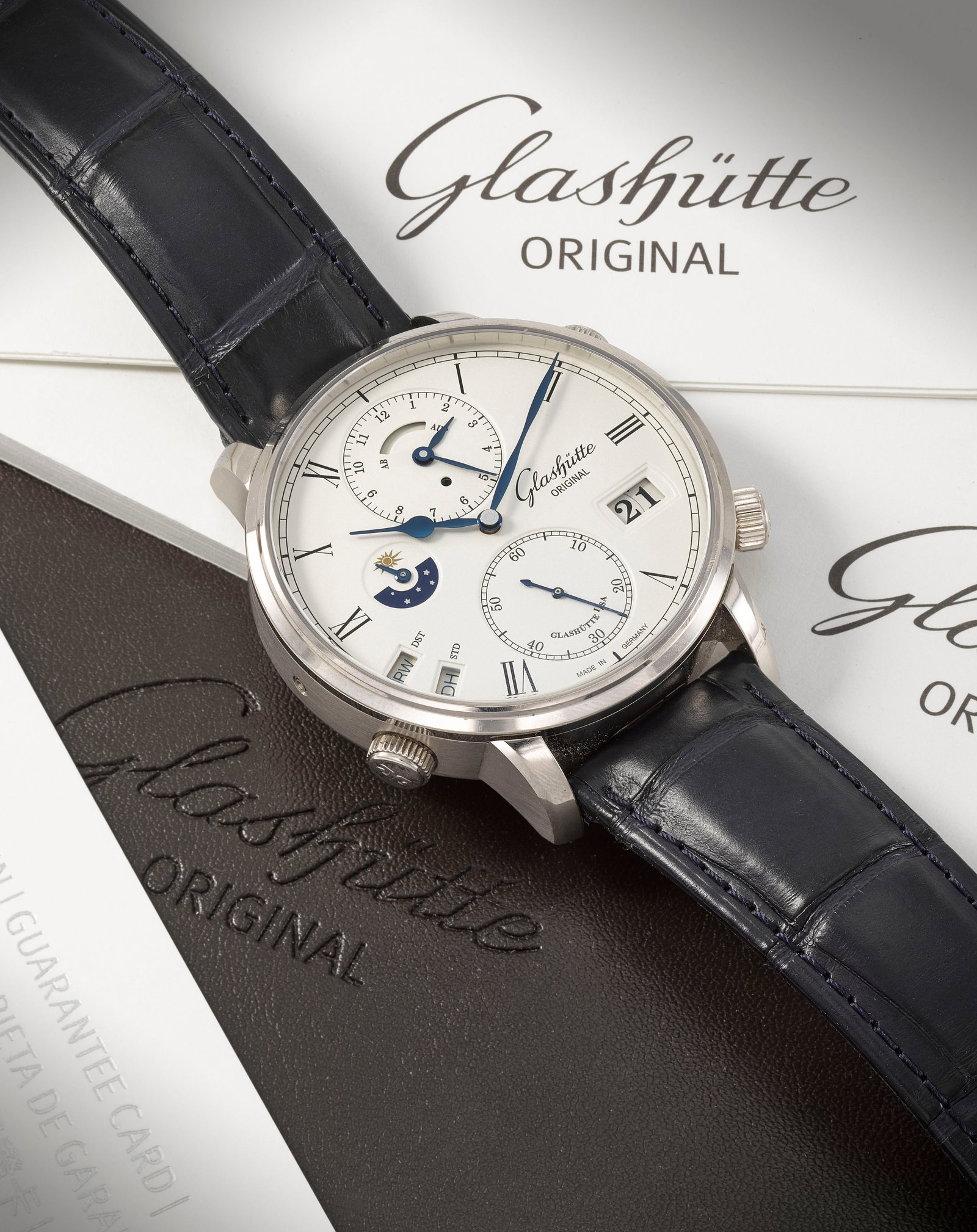 Glashütte Original. An 18K white gold automatic calendar wristwatch with dual time zone, po...: Glashütte Original. An 18K white gold automatic calendar wristwatch with dual time zone, power reserve and day/night indication Model: Senator Cosmopolite Reference: 1-89-02-01-04-30 Date: Purcha