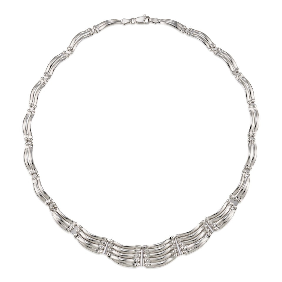 14K GOLD NECKLACE: 14K GOLD NECKLACE • 14K white gold • Length 16 1/2 in. • Estimated gross weight: 15.3 grams Footnotes: Overall condition, very good Metal stamped and tested for 14K gold Superficial