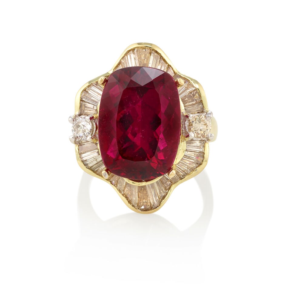 14K GOLD, RUBELLITE TOURMALINE, AND DIAMOND RING: 14K GOLD, RUBELLITE TOURMALINE, AND DIAMOND RING • 14K yellow gold • One rectangular rubellite tourmaline weighing approximately 21 carats • Two round shaped diamonds weighing approx