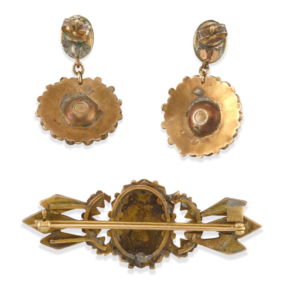 ANTIQUE ONYX BROOCH AND EARRINGS - 2