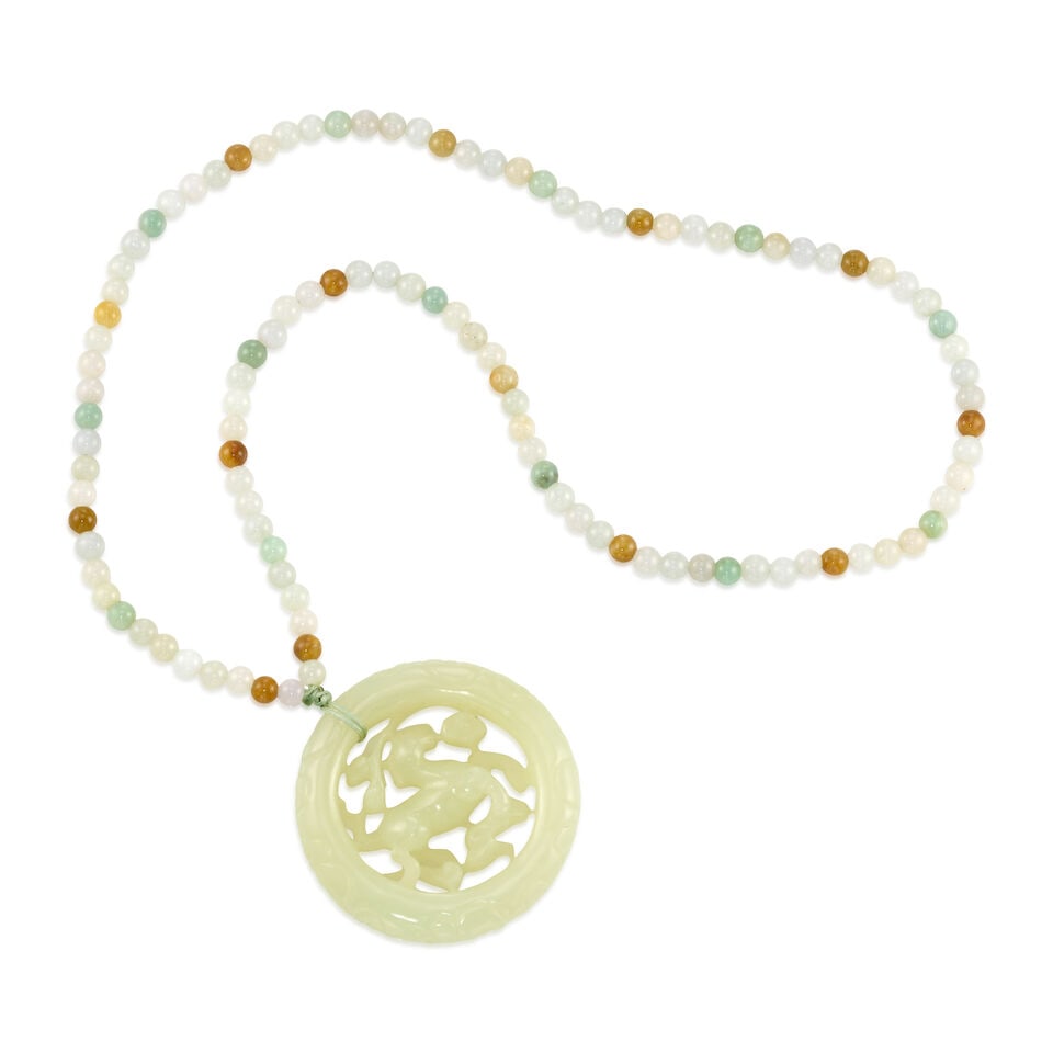 A JADE PENDANT NECKLACE - 2