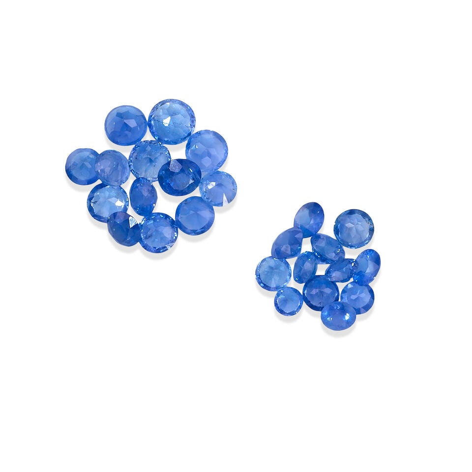 GROUP OF LOOSE SAPPHIRES: GROUP OF LOOSE SAPPHIRES • 25 round-cut sapphires weighing approximately 11.50 carats total Footnotes: Overall condition, very good Superficial wear in the form of minor scratches and