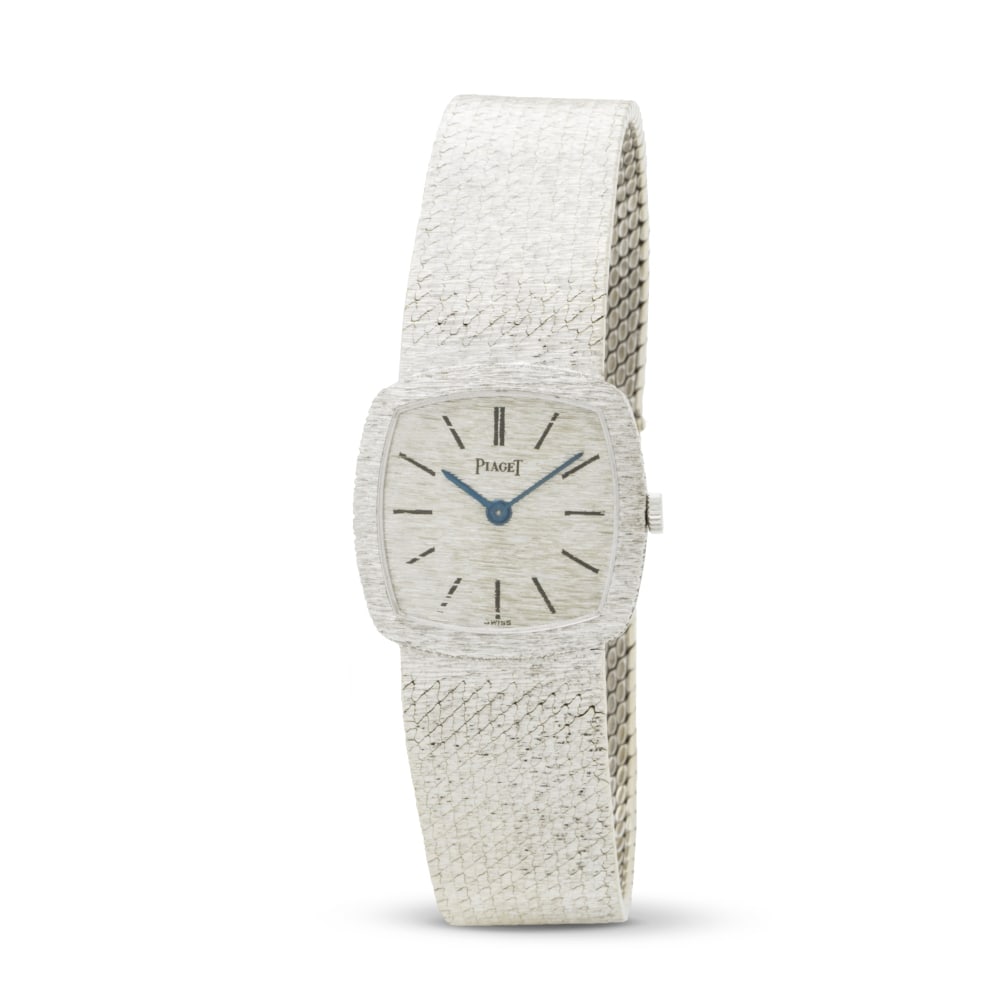 Piaget. A fine lady's 18K white gold manual wind bracelet watch Piaget. Belle montre bracelet en...: Piaget. A fine lady's 18K white gold manual wind bracelet watch Piaget. Belle montre bracelet en or blanc 18K (750) mouvement mécanique Reference: 9231 Date: Circa 1970 Movement: Jewelled manual 