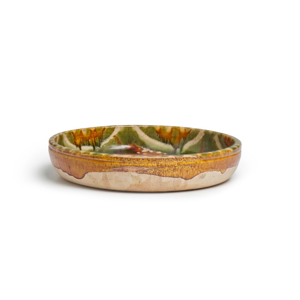 A SANCAI-GLAZED POTTERY DEEP DISH Tang style, 20th century - 2