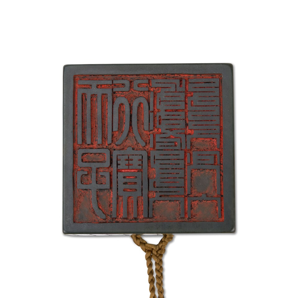 A DARK SPINACH-GREEN JADE DOUBLE-DRAGON SEAL 20th century - 3
