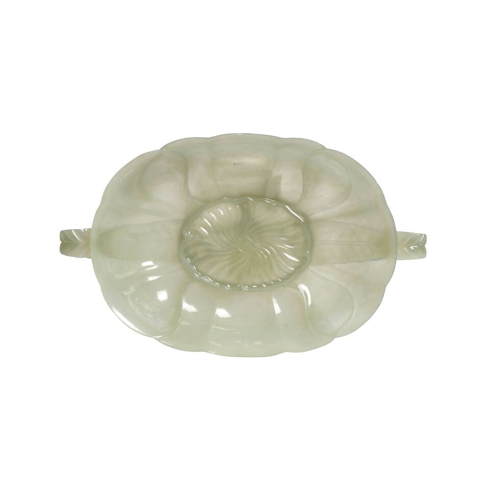 A MUGHAL-STYLE CELADON JADE OVAL MELLOW-FORM DISH WITH LEAF HANDLES 20th century - 2