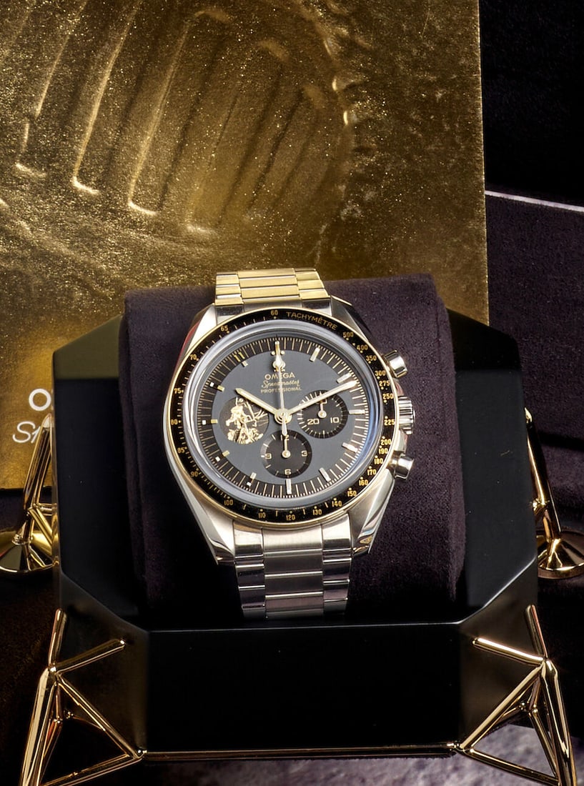 OMEGA. A LIMITED EDITION STAINLESS STEEL MANUAL WIND CHRONOGRAPH BRACELET WATCH Speedmaster 'Ap... (1 of 4)