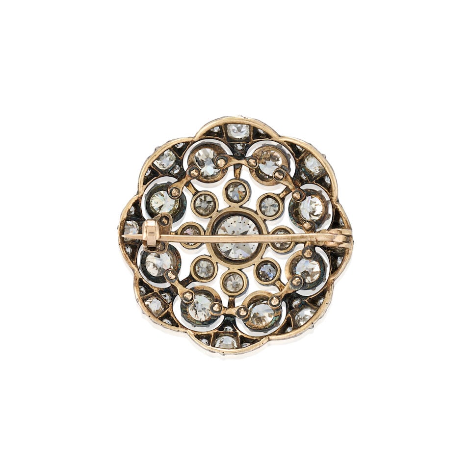 AN ANTIQUE DIAMOND BROOCH - 3