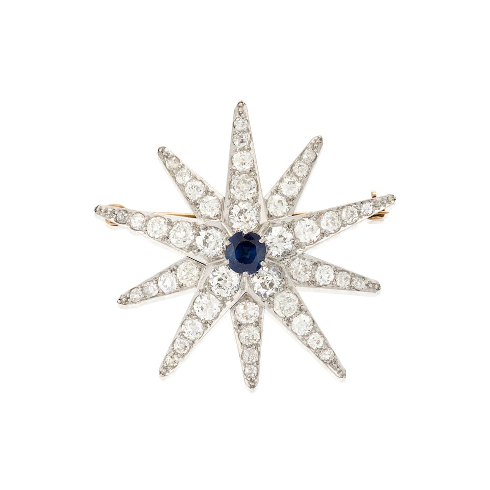BLACK, STARR & FROST: AN EDWARDIAN DIAMOND STARBURST PENDANT/BROOCH: BLACK, STARR & FROST: AN EDWARDIAN DIAMOND STARBURST PENDANT/BROOCH Set with old European-cut diamonds, approximate total weight 5.50 carats, centering a later sapphire, mounted in platinum-topped gol