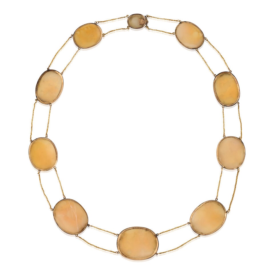 AN ANTIQUE GOLD AND SHELL CAMEO NECKLACE - 3