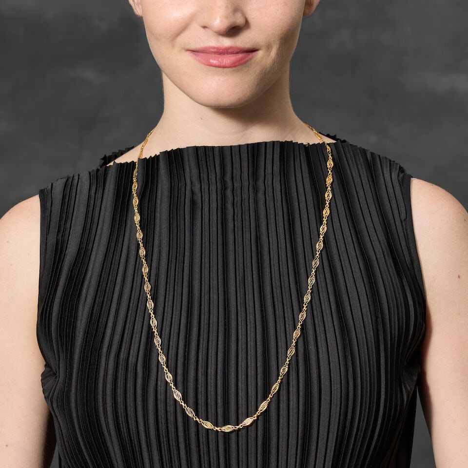 AN ANTIQUE GOLD CHAIN - 2