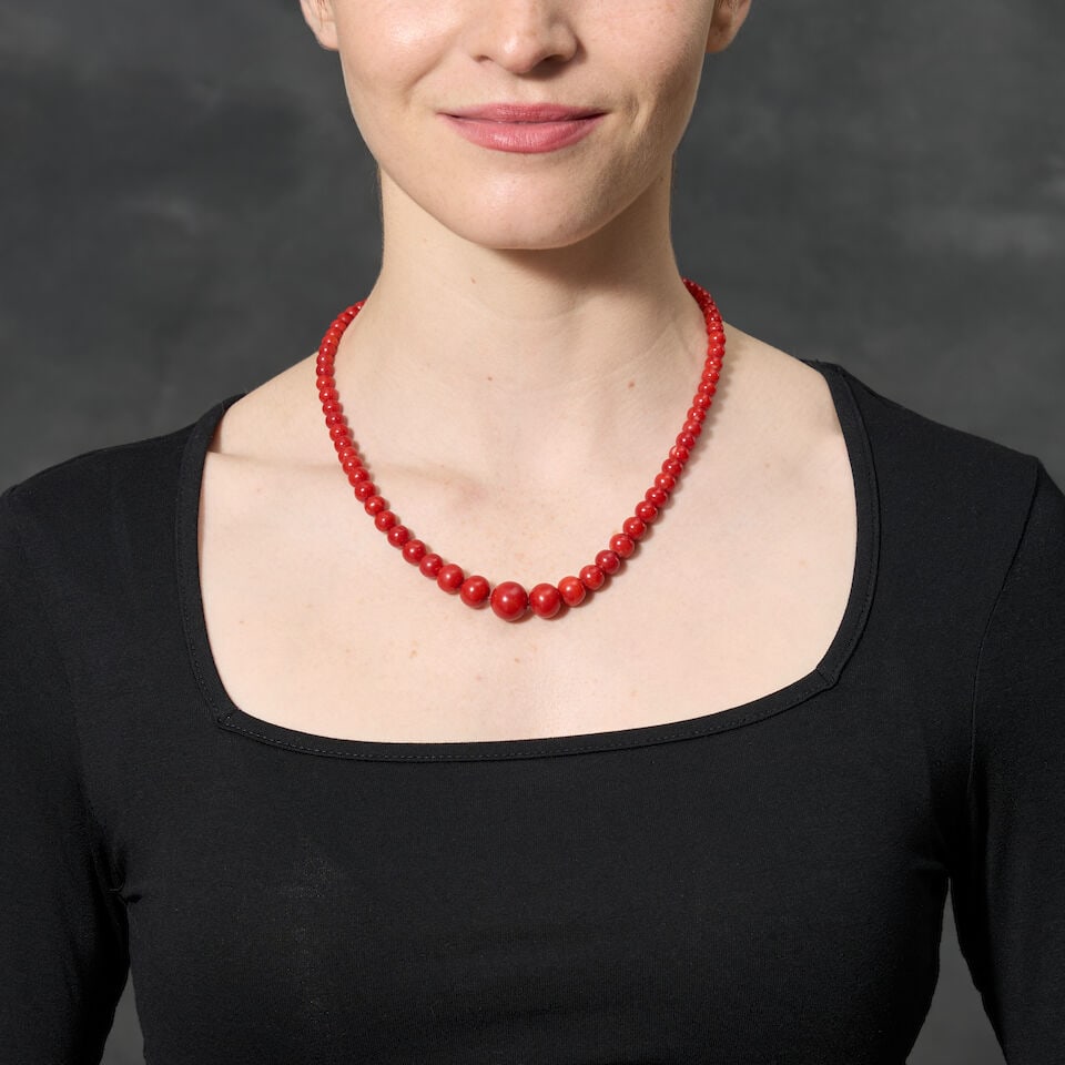 A CORAL BEAD NECKLACE - 2