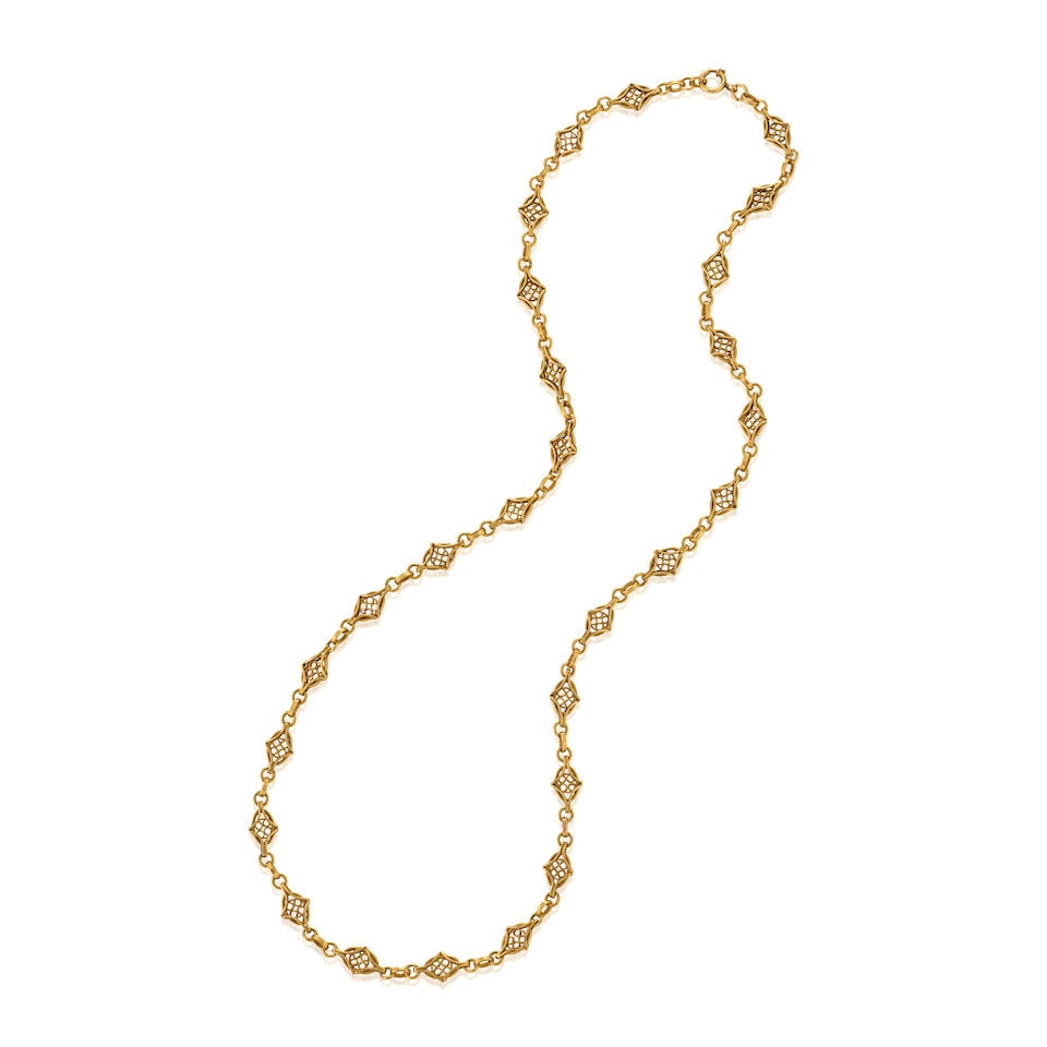 AN ANTIQUE GOLD CHAIN: AN ANTIQUE GOLD CHAIN Composed of fancy links, weight 15.2 dwt, Continental hallmark, length 23 1/2 in. For further information on this lot please visit Bonhams.com For further information about this