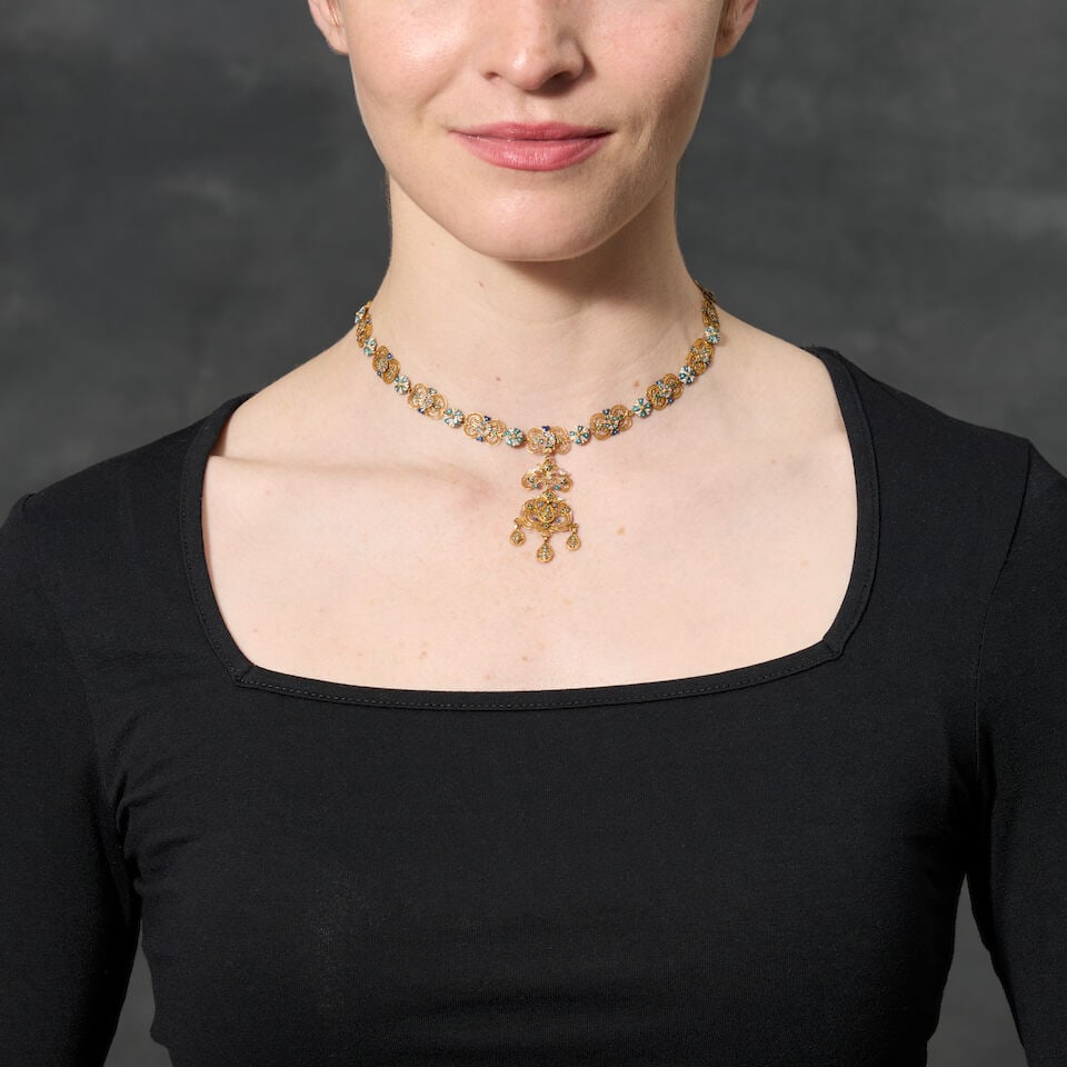 AN ANTIQUE GOLD AND ENAMEL NECKLACE - 2