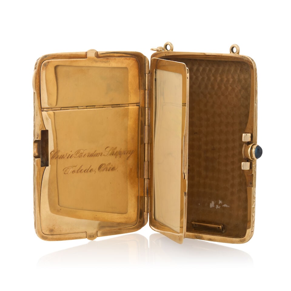 AN ANTIQUE 14K GOLD COMPACT - 2