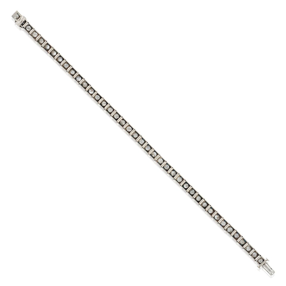 AN ART DECO PLATINUM AND DIAMOND BRACELET - 2