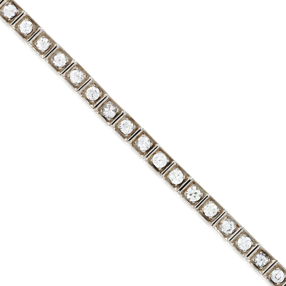 AN ART DECO PLATINUM AND DIAMOND BRACELET - 3
