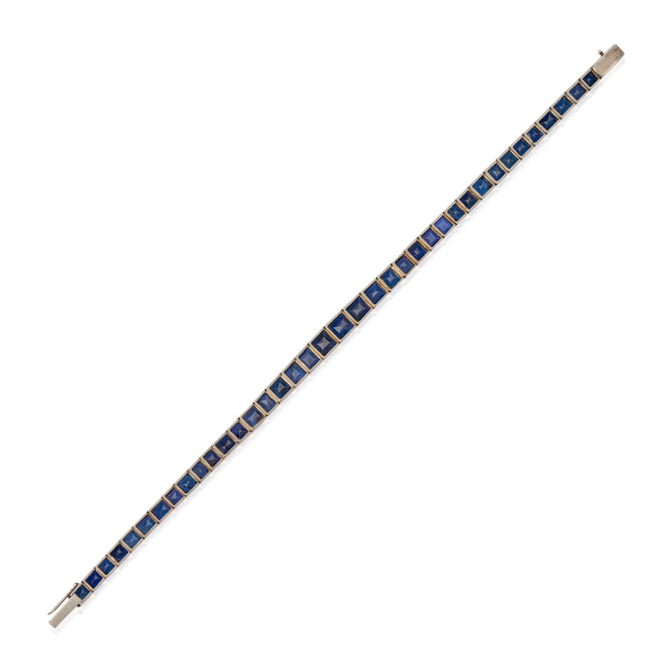 AN ART DECO PLATINUM AND SAPPHIRE BRACELET - 2