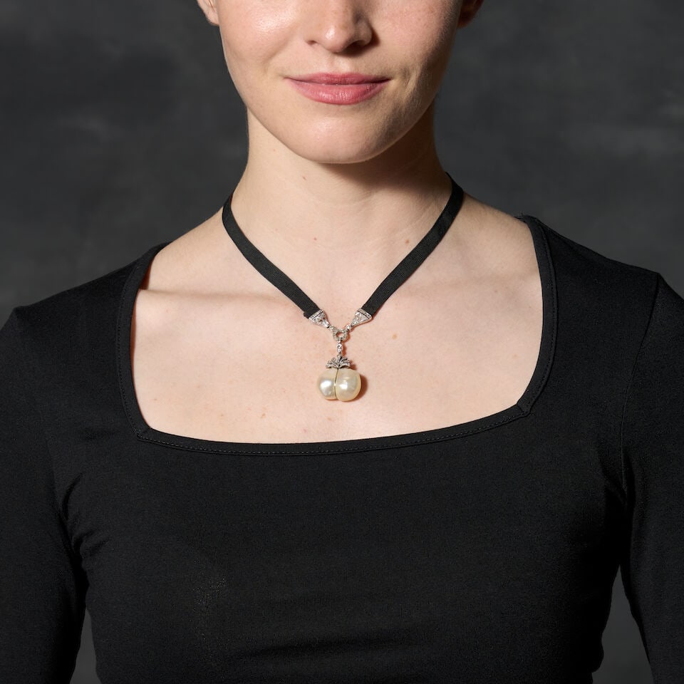 AN EDWARDIAN PLATINUM, BAROQUE PEARL, AND DIAMOND NECKLACE - 2