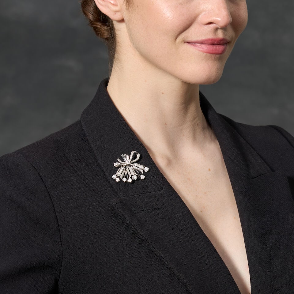 MARIANNE OSTIER: A PLATINUM AND DIAMOND BROOCH - 2