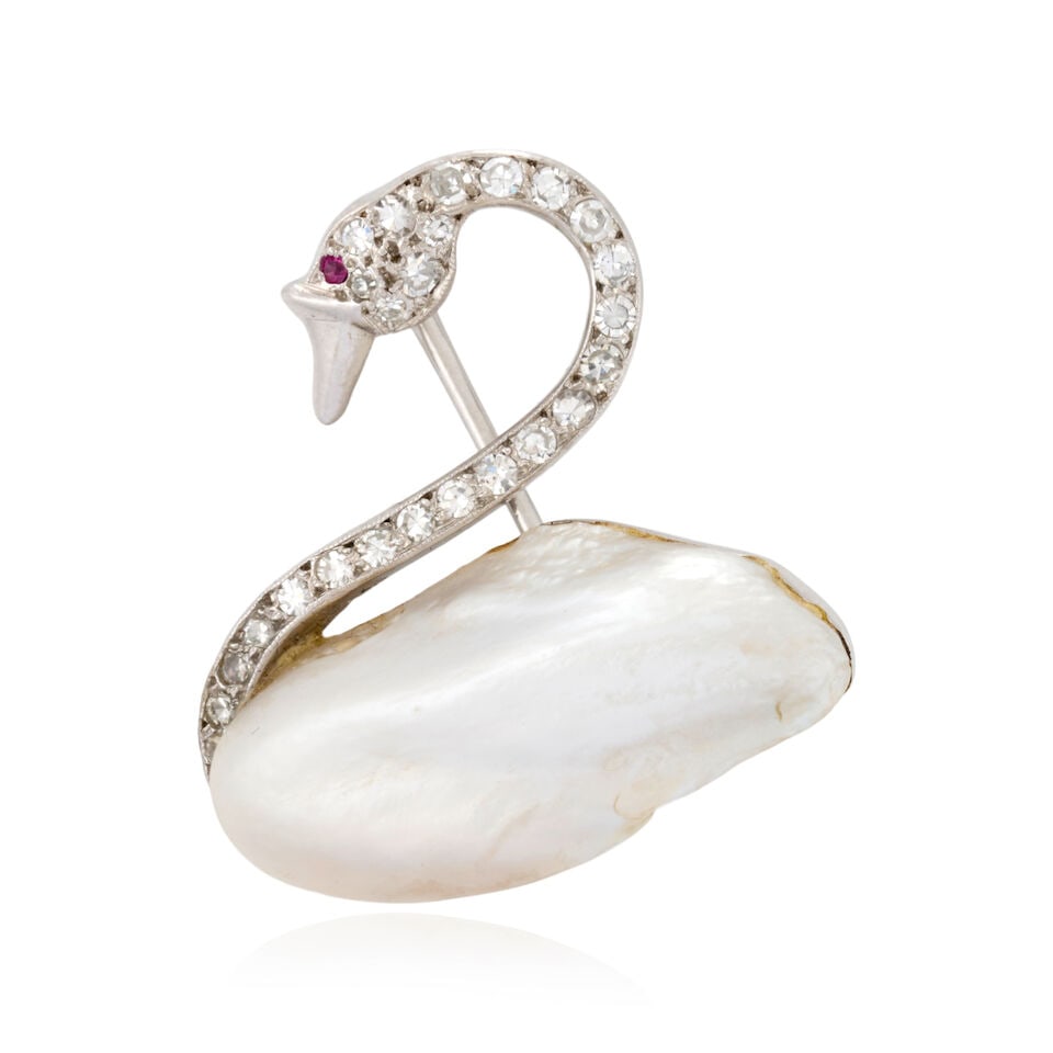 A BAROQUE PEARL AND DIAMOND SWAN BROOCH: A BAROQUE PEARL AND DIAMOND SWAN BROOCH Designed as a swan with baroque pearl body, and set with single-cut diamonds, circular-cut ruby eye, mounted in white gold, weight 5.0 dwt, measures 1 3/16 x 1