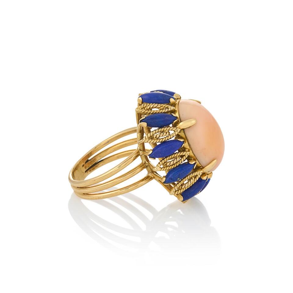 A GOLD, LAPIS LAZULI, AND CORAL RING - 6