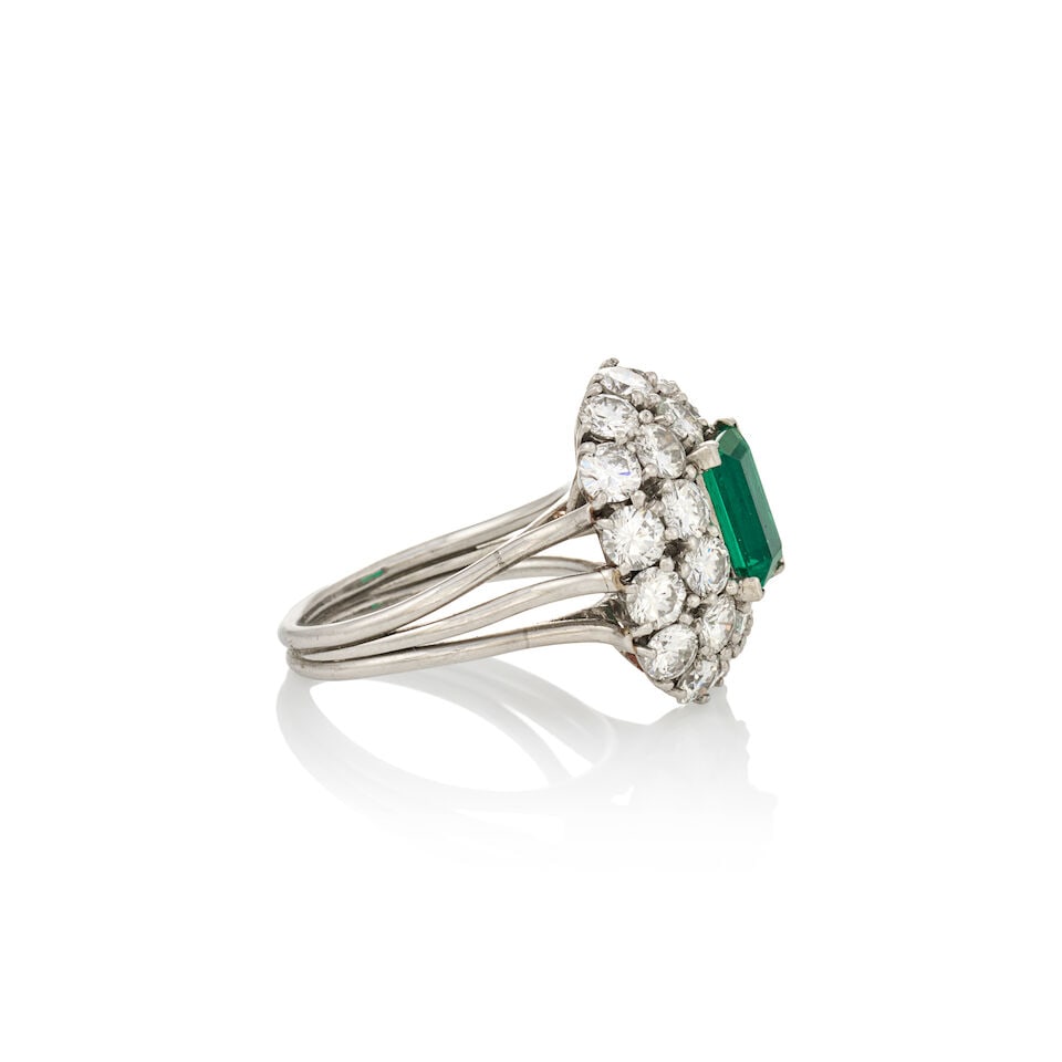 A PLATINUM, EMERALD, AND DIAMOND RING - 5