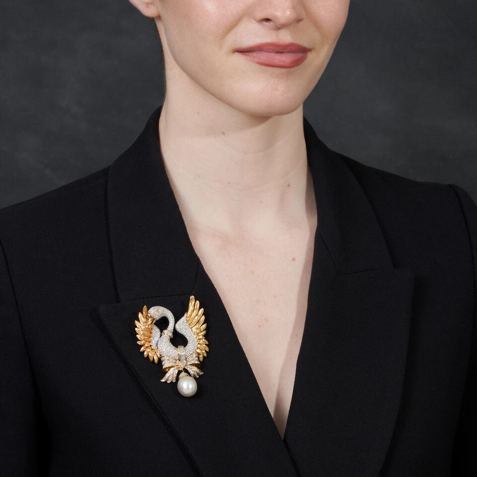 AN 18K BI-COLOR GOLD, SOUTH SEA PEARL, AND DIAMOND PENDANT/BROOCH - 2